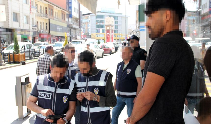 Nevşehir'de Huzurlu Sokaklar Uygulaması: 727 Kişi Sorgulandı, 8 Araç Trafikten Men Edildi