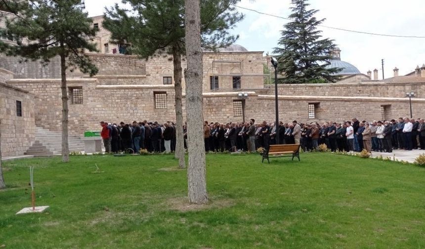 Arı Ailesinin Acı Günü 5 Yaşındaki Rüzgar Vefât Etti