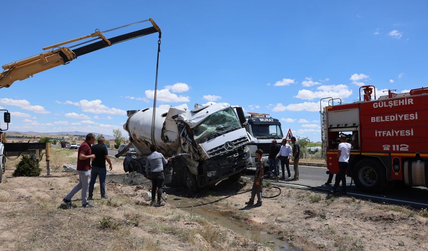 Nevşehir'de Beton Mikseri Devrildi