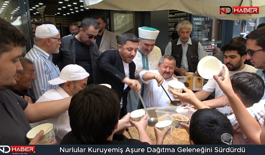 Nurlular Kuruyemiş Aşure Dağıtma Geleneğini Sürdürdü