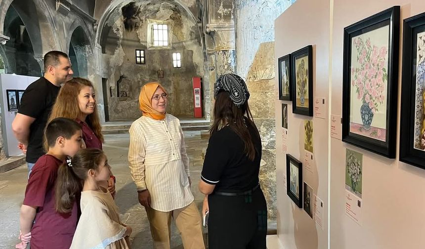 Prof. Dr. Fatma Fidan, Hüsn-i Hat ve Minyatür Atölyelerini Ziyaret Etti
