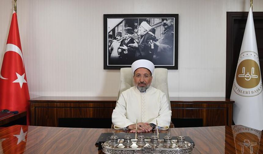 Yeni Diyanet İşleri Başkanı Prof. Dr. Safi Arpaguş’un Makamındaki Atatürk Fotoğrafı Gündem Oldu