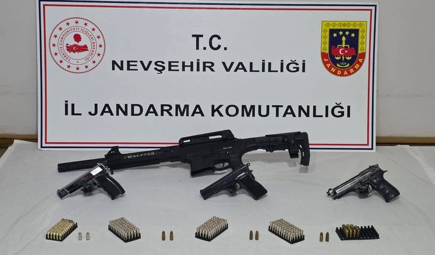 Derinkuyu’da Ruhsatsız Silah Operasyonu: Tabanca ve Av Tüfeği Ele Geçirildi