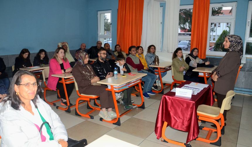 Özel Kardelen Fen ve Anadolu Lisesinde 10. Sınıfların Veli Toplantısı Yapıldı