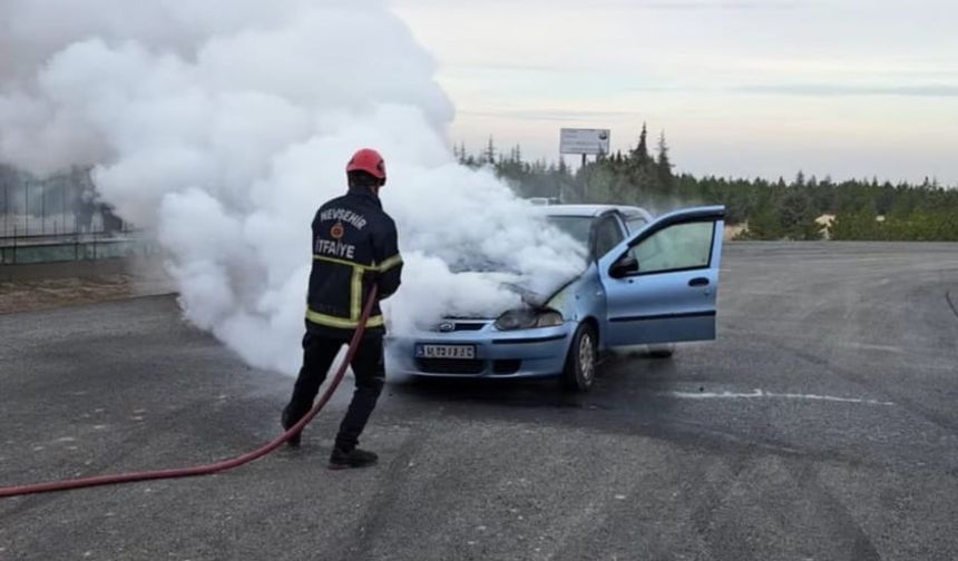 Sulusaray Yolu Üzerinde Araç Yangını Kontrol Altına Alındı