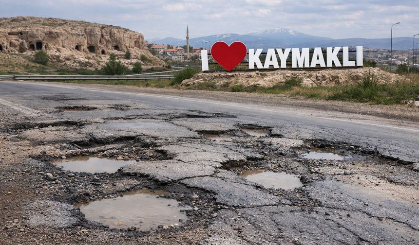 Nevşehir-Niğde Karayolu Kış Şartları Nedeniyle Bozuldu, Başkan Karayollarını Göreve Davet Etti