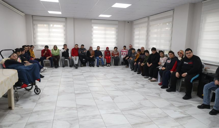 Özel İnsanlar Müzik Dolu Gecede Doyasıya Eğlendi