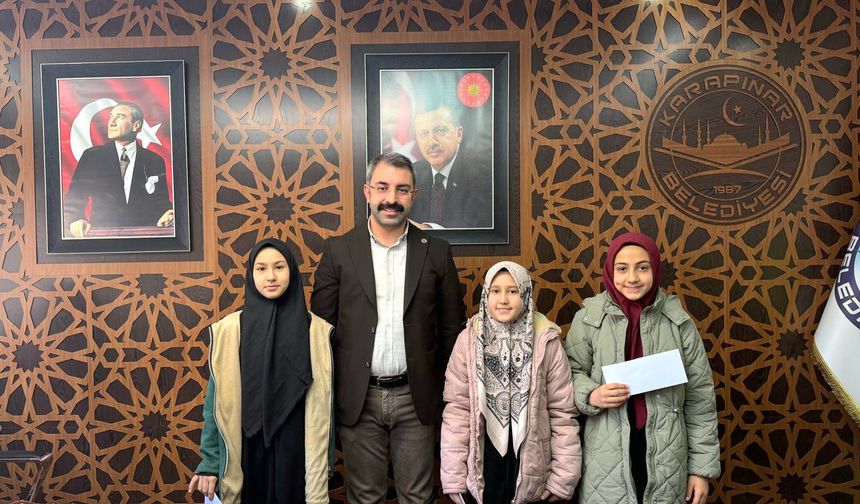 Karapınar’da Kur’an Yarışmalarında Büyük Başarılı Öğrencilere Hediye Takdim etti
