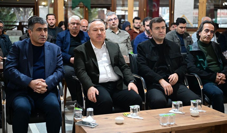 Nevşehir Valisi Ali Fidan “Batı Düşerken Asrın İdrakine İslâm Ne Söyler” Konferansına Katıldı
