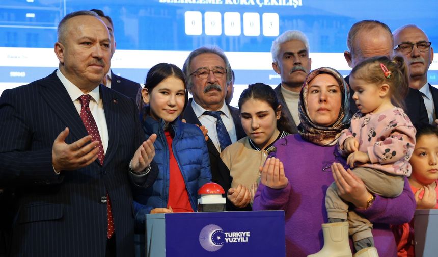 Nevşehir'de 2 bin 368 Konutun Kura Çekilişi Yapıldı