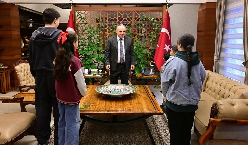 Vali Ali Fidan “Biz Bir Aileyiz” Projesi Kapsamında Çocukları Makamında Kabul Etti