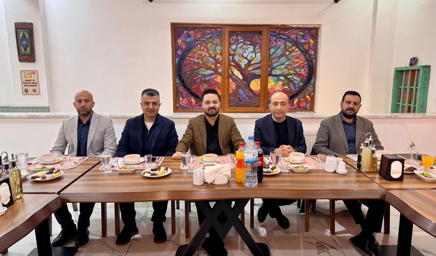 AK Parti Nevşehir Teşkilatı Nar Hasbihal Kafe’de İftar Sofrasında Buluştu