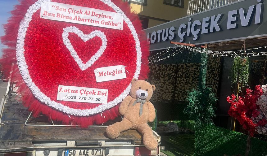 Nevşehir’de Herkesin Dönüp Baktığı Dev Buket Şaşırttı | Bir Lotus Çiçek Evi Klasiği