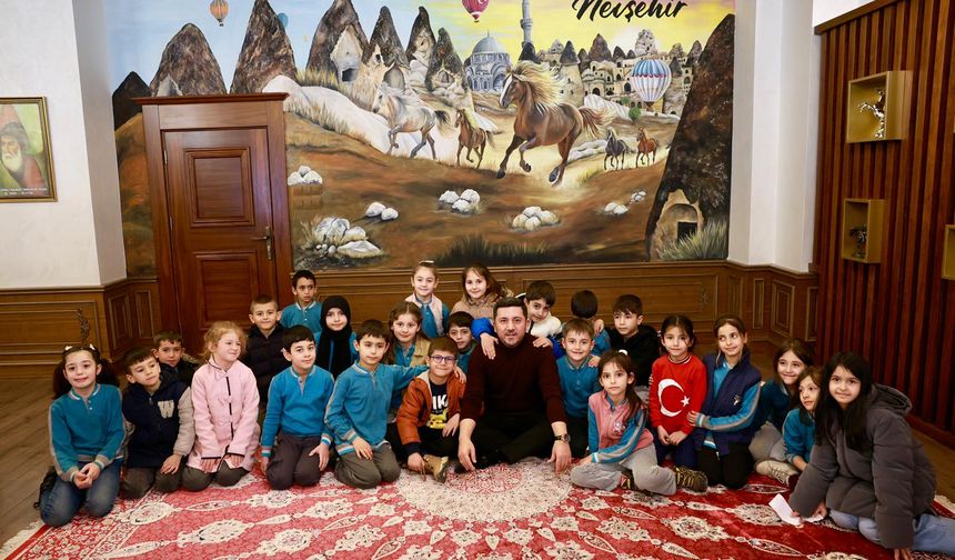 Rasim Başkan, Minik Öğrencileri Belediyede Ağırladı