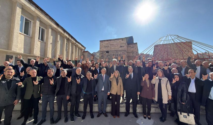 Ülkü Ocakları ve MHP'den gövde gösterisi