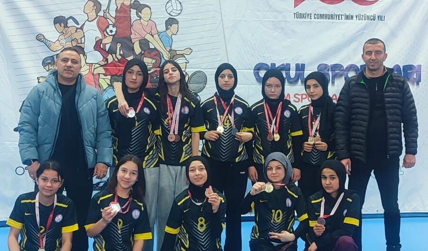 Bilek Güreşinde Nevşehir Atatürk Ortaokulu Rüzgarı