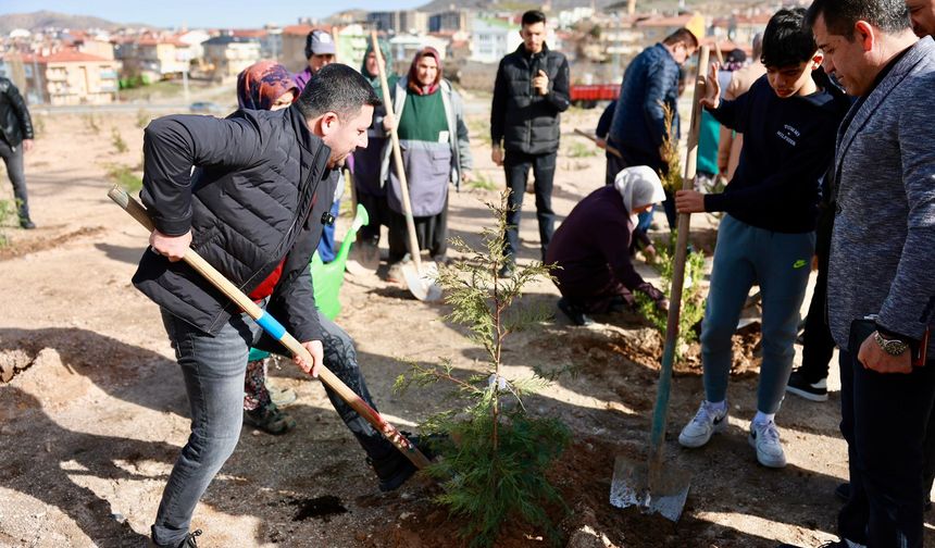 Nevşehir’de Binlerce Fidan Toprakla Buluştu