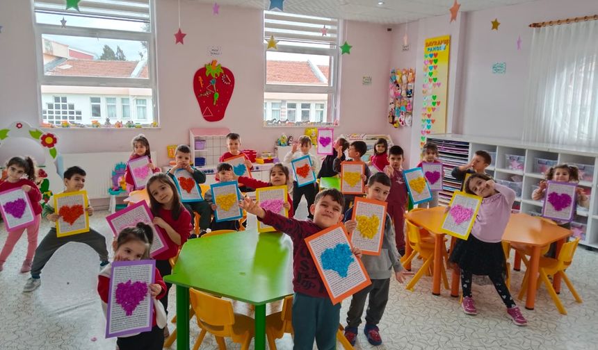 Kardelenli Minik Yüreklere Sevgi Aşılandı