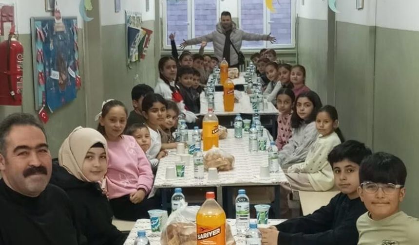 Alacaşar Şehit İdris Aksöz İmam Hatip Ortaokulu ve Çat İlkokulunda İftar Programı Düzenlendi