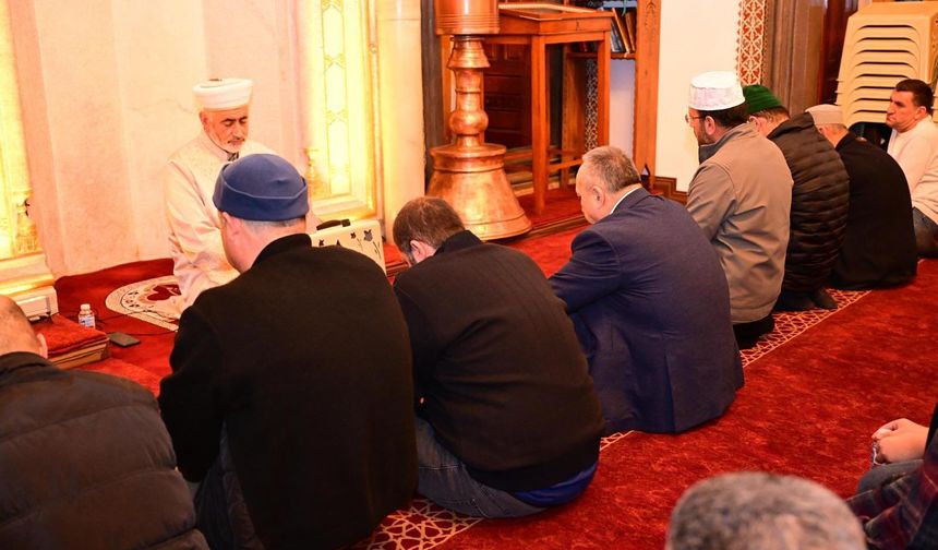 Vali Ali Fidan Kurşunlu Camii’nde Kadir Gecesi Programına Katıldı