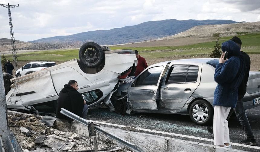 Nevşehir’de İki Otomobil Çarpıştı: 3 Yaralı