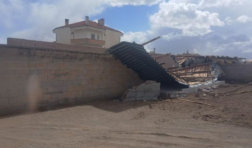 Derinkuyu’da Fırtına Çatıyı Böyle Uçurdu: Maddi Hasar Büyük