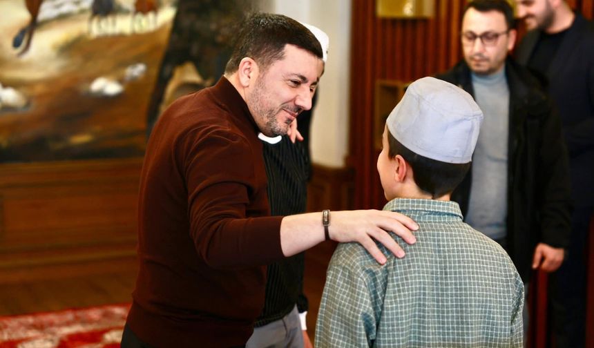 Başkan Rasim Arı, Genç Hafızları Makamında Ağırladı