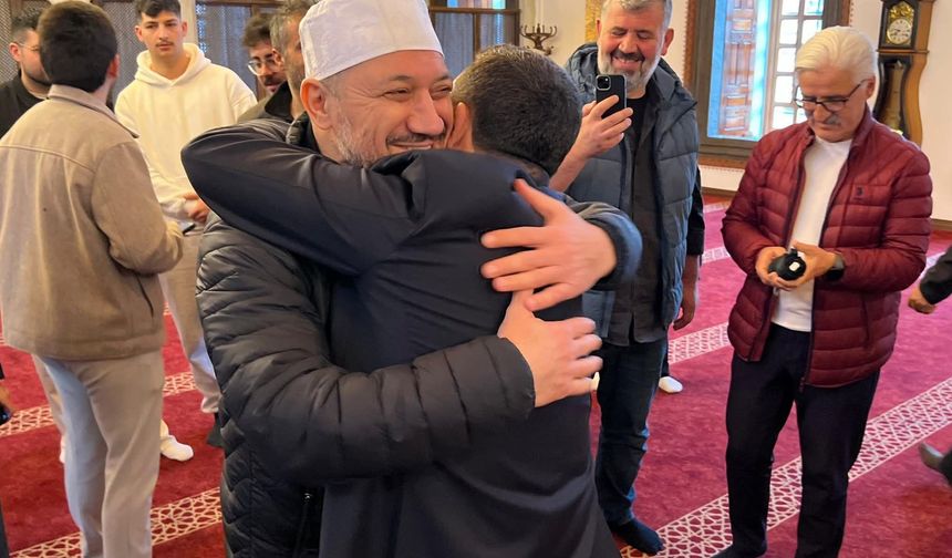 Öyle Bir Sarıldılar ki... Ramazan Bayramında Nevşehir'de Gündeme Damga Vuran Fotoğraf