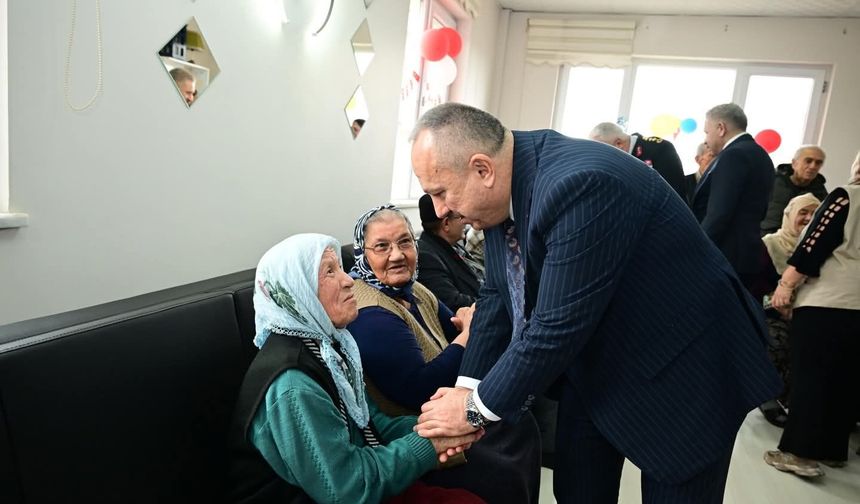 Vali Ali Fidan, Hacıbektaş Huzurevi’nde Büyüklerle Bayram Sevincini Paylaştı