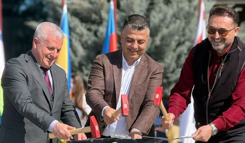 Nar Belediye Başkanı Süleyman Özçelik Simya Koleji Tarafından Düzenlenen Nevruz Programına Katıldı