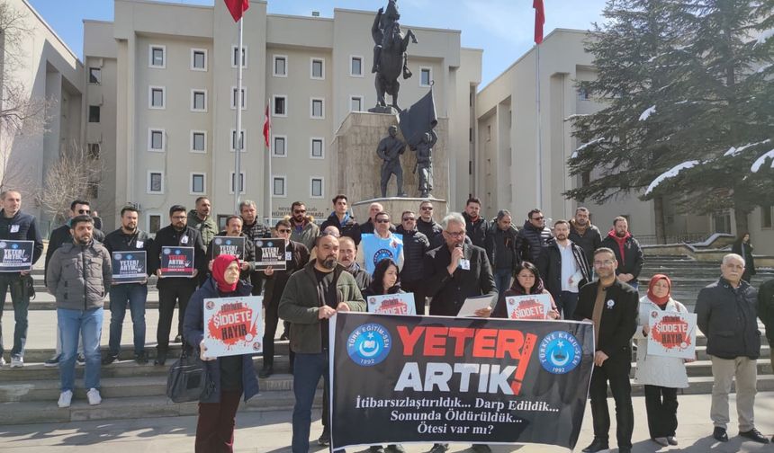 Türk Eğitim Sen Öğretmenin Vahşice Katledilmesini Protesto Etti