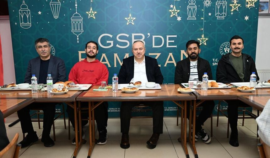 Vali Ali Fidan Gençlerle Sahurda Buluştu