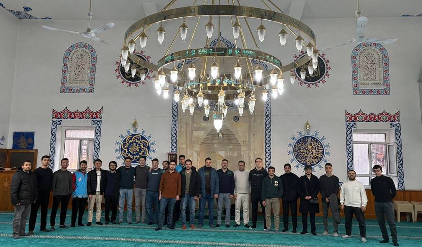 Nevşehir KYK Erkek Öğrenci Yurdu Öğrencilerinden Örnek Davranış ‎Cami Temizliği ve İftar Buluşması