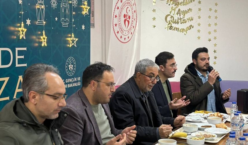 Nevşehir KYK Erkek Öğrenci Yurdu’nda Ramazan Buluşması ve Bilgi Yarışması: İl Müftüsü Kazım Güzel Gençlerle İftarda Bir