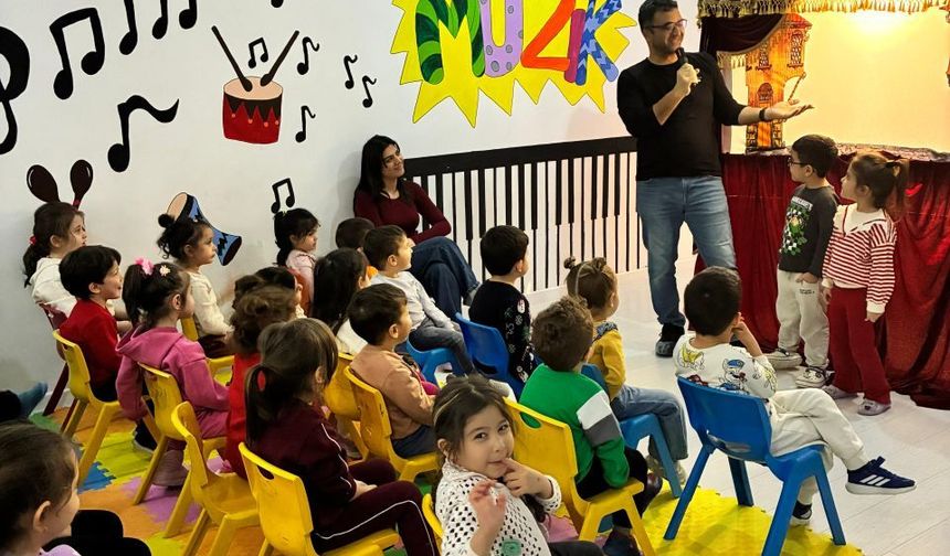 Özel ZeynepAna Anaokulu’nda Hacivat ve Karagöz Gösterisi Neşesi