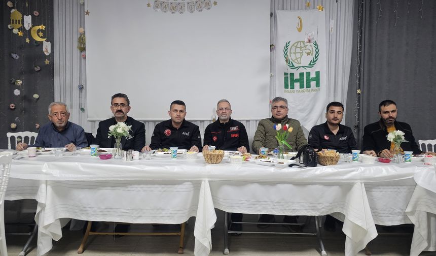 Arama kurtarma ekipleri İHH iftarında buluştu
