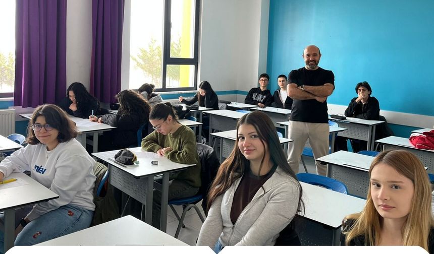 Nevşehir Simya Koleji’nde Başarı Kampı Ders Anlatımları ile Devam Ediyor