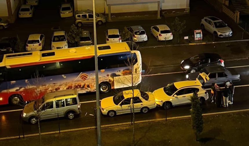 Zübeyde Hanım Caddesi Zincirleme Trafik Kazası