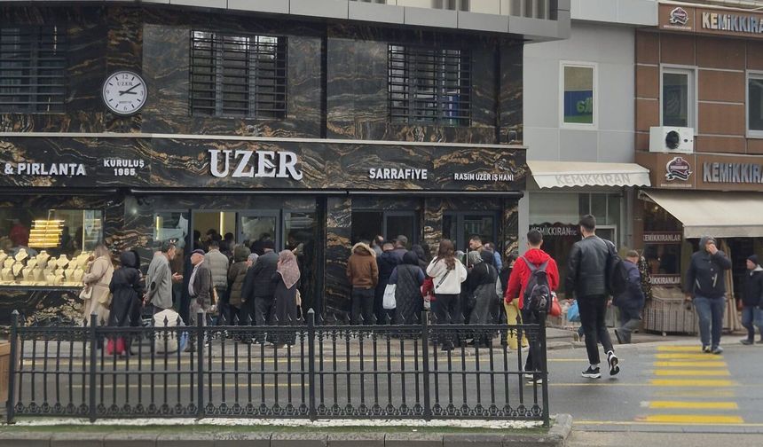 Altın Fiyatları Düştü, Nevşehir'de Vatandaşlar Kuyumculara Akın Etti