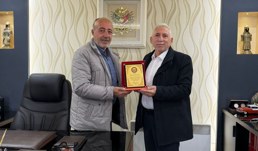 Faruk Dolaşmaz’a Başkan Ulucan’dan Teşekkür Ziyareti ve Plaketi