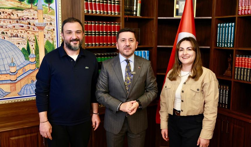 Belediye Başkanı Rasim Arı, Vatandaşlarla ve Personelle Bayramlaştı