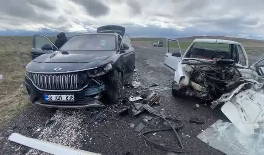 Nevşehir’de İki Otomobil Çarpıştı: 1 Kişi Hayatını Kaybetti, 2 Yaralı