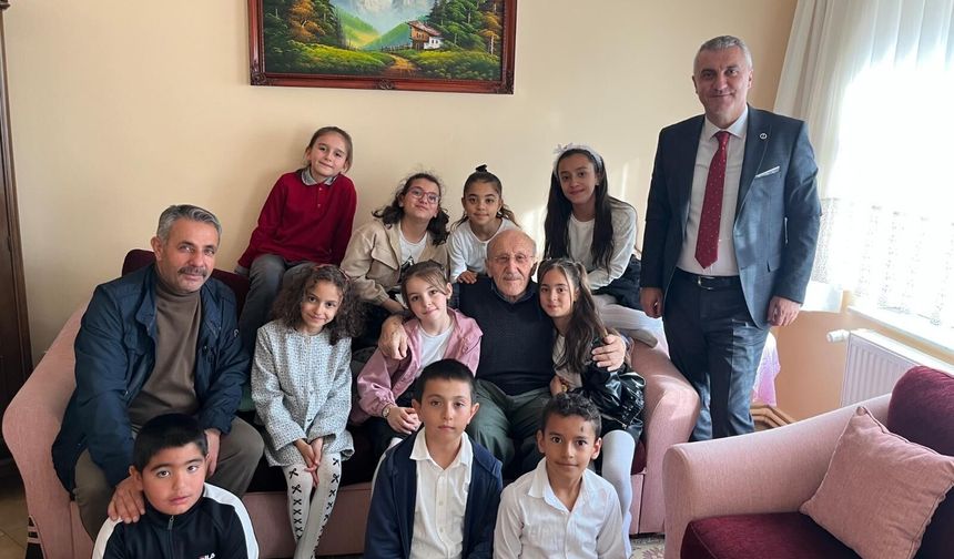 Nevşehir’de Öğrenciler Şehit Aileleri ve Emekli Öğretmenleri Ziyaret Etti