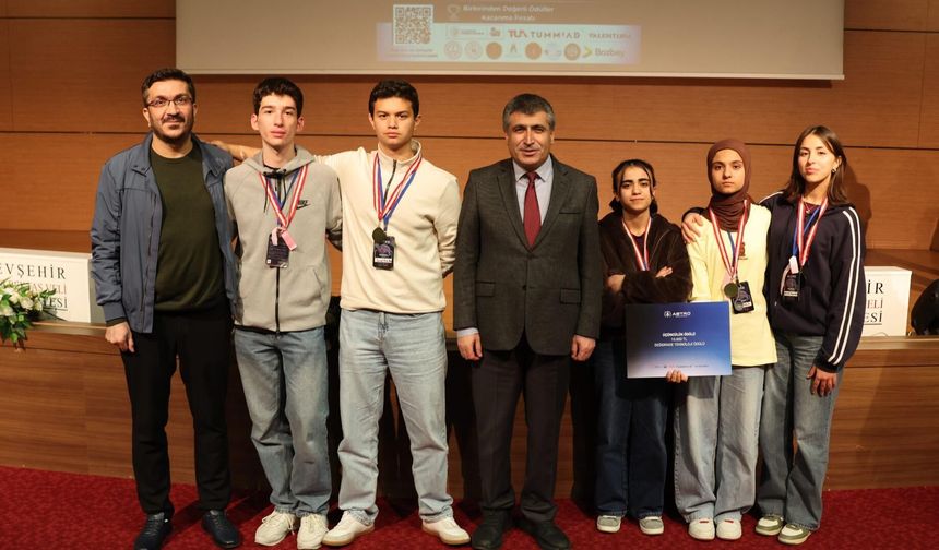 Türkiye Uzay Ajansı (TUA) AstroHackathon Yarışması'nda Fevzi Dirikoç Fen Lisesi Öğrencileri 3. Oldu