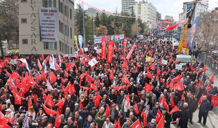 Özgür Özel’in Nevşehir Mitingine Pankart Damga Vurdu