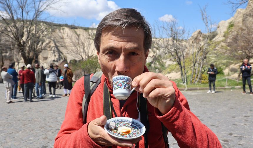 Kapadokya’da Turistlere Türk kahvesi ve Lokum İkramı