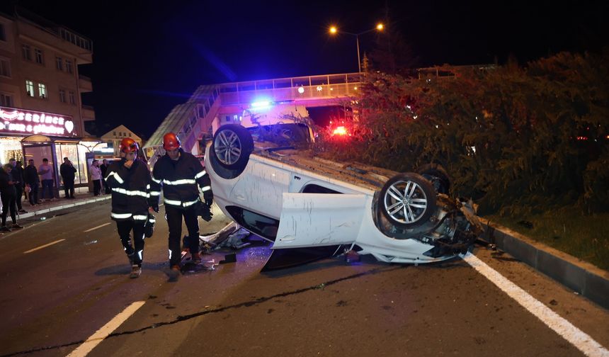 Köpeğe Çarpmamak İçin Manevra Yapınca Takla Attı: 2 Yaralı