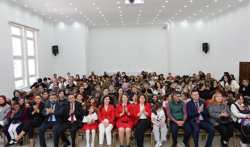 Göreme’de 23 Nisan Coşkusu Belediye Toplantı Salonu’nda Yaşandı