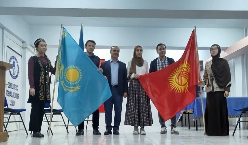 Türk Dünyasının Genç Elçileri Geleneklerini Nevşehir’de Tanıttı