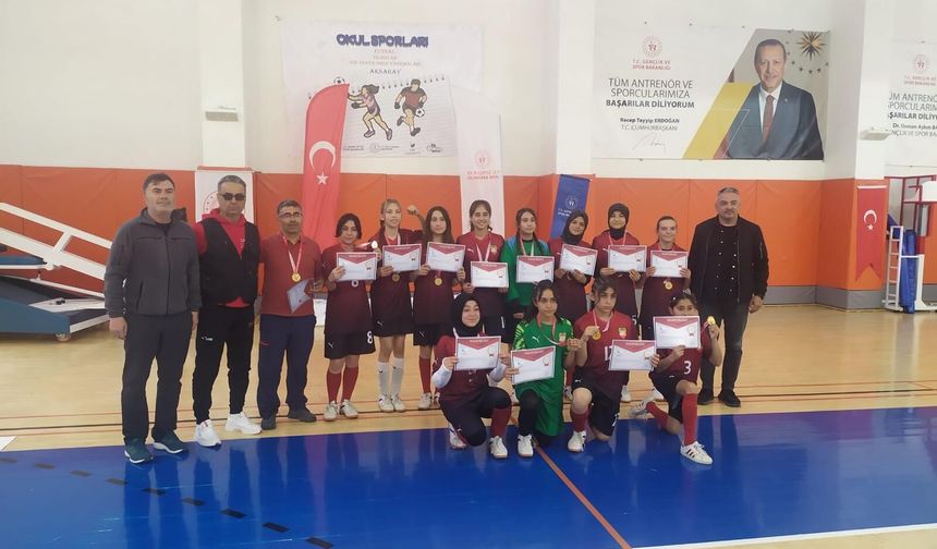 Nevşehir Boğaz Şehit Murat Ateş Ortaokulu Futsal’da Tarih Yazdı: Grup Şampiyonluğu Geldi!